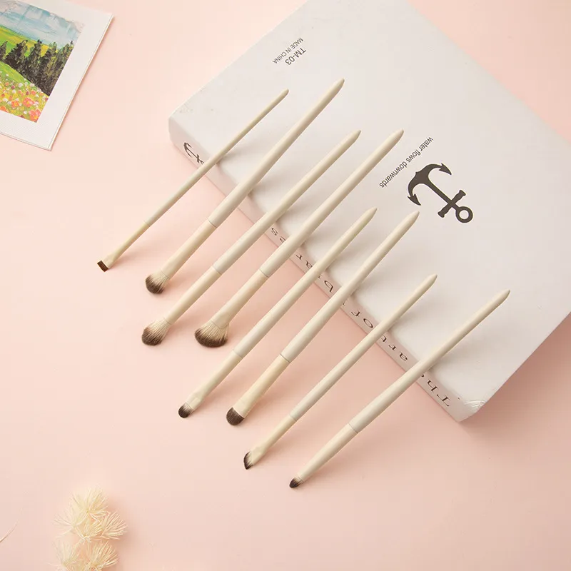 8-Pcs Eye Makeup Brush Set with Case – Soft Bristles, High-Quality Eyeshadow & Blending Brush Kit - 图片 7